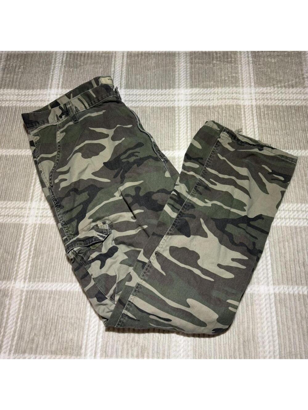 Wrangler green camo cargo pants 40 X 32 #cargo #camouflage